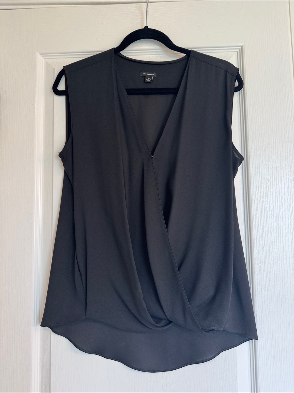 NWOT Ann Taylor sleeveless flowy top